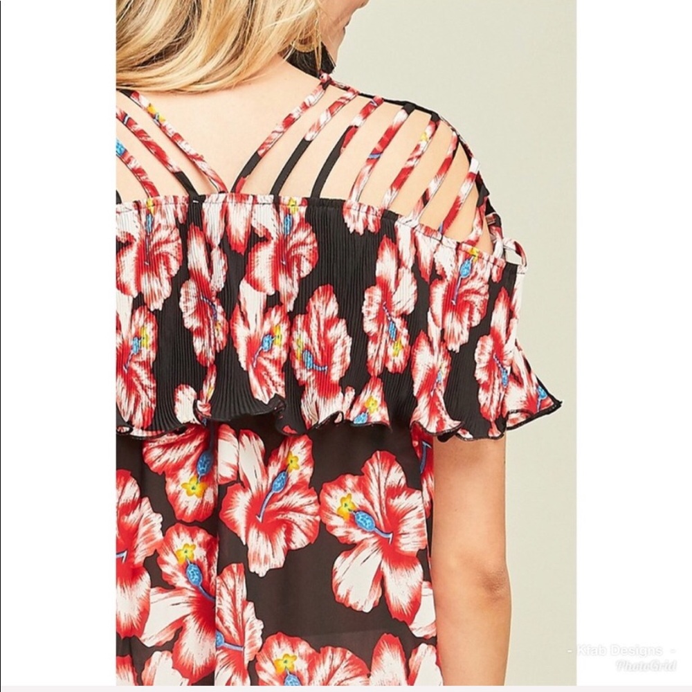 🛍LAST 3! Ruffled Cage Neckline Floral Tunic! - Picture 5 of 5